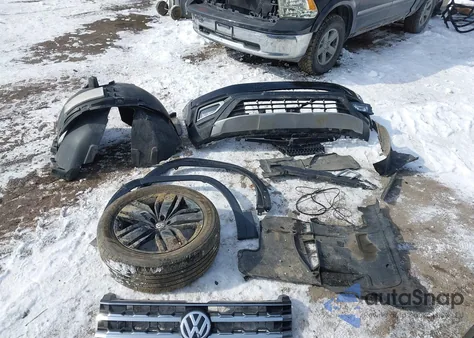 2019 Volkswagen Atlas 3.6L V6 Sel Premium z USA, uszkodzony, nr VIN 1V2NR2CA4KC501856